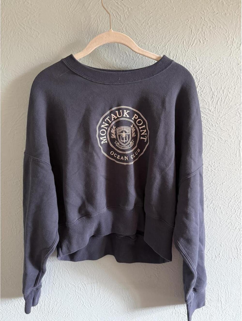 Abercrombie & Fitch soft af Montauk Point Ocean Club navy sweatshirt, size M